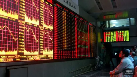 湖人新赛季阵容亮相悬念澳门新葡京在线平台：费舍尔透露三巨头或延迟登场，新赛季战术布局